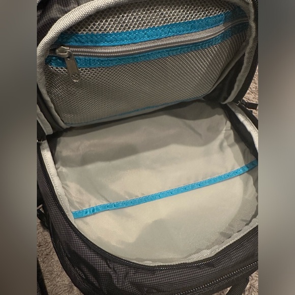 Thule EnRoute Escort 2 Daypack, Black - BRAND NEW - Picture 5 of 8